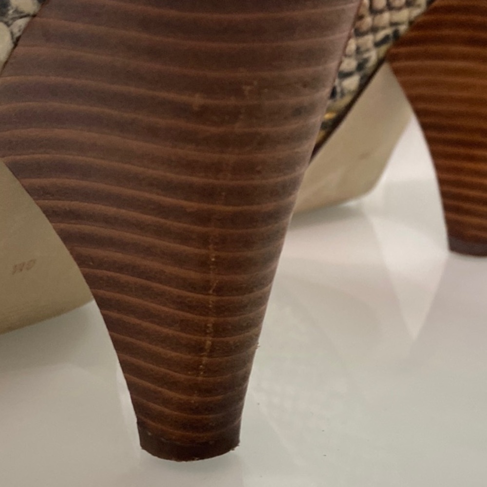 Guess Cream and Black Peep-toe Pumps - Picture 8 of 8